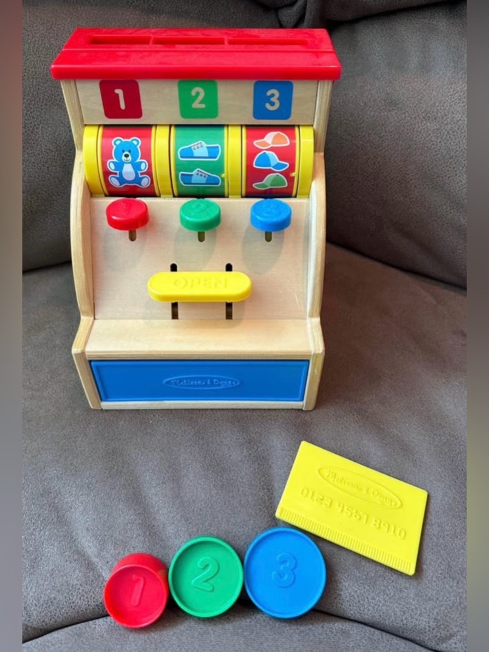 Melissa & Doug
SORT & SWIPE CASH REGISTER